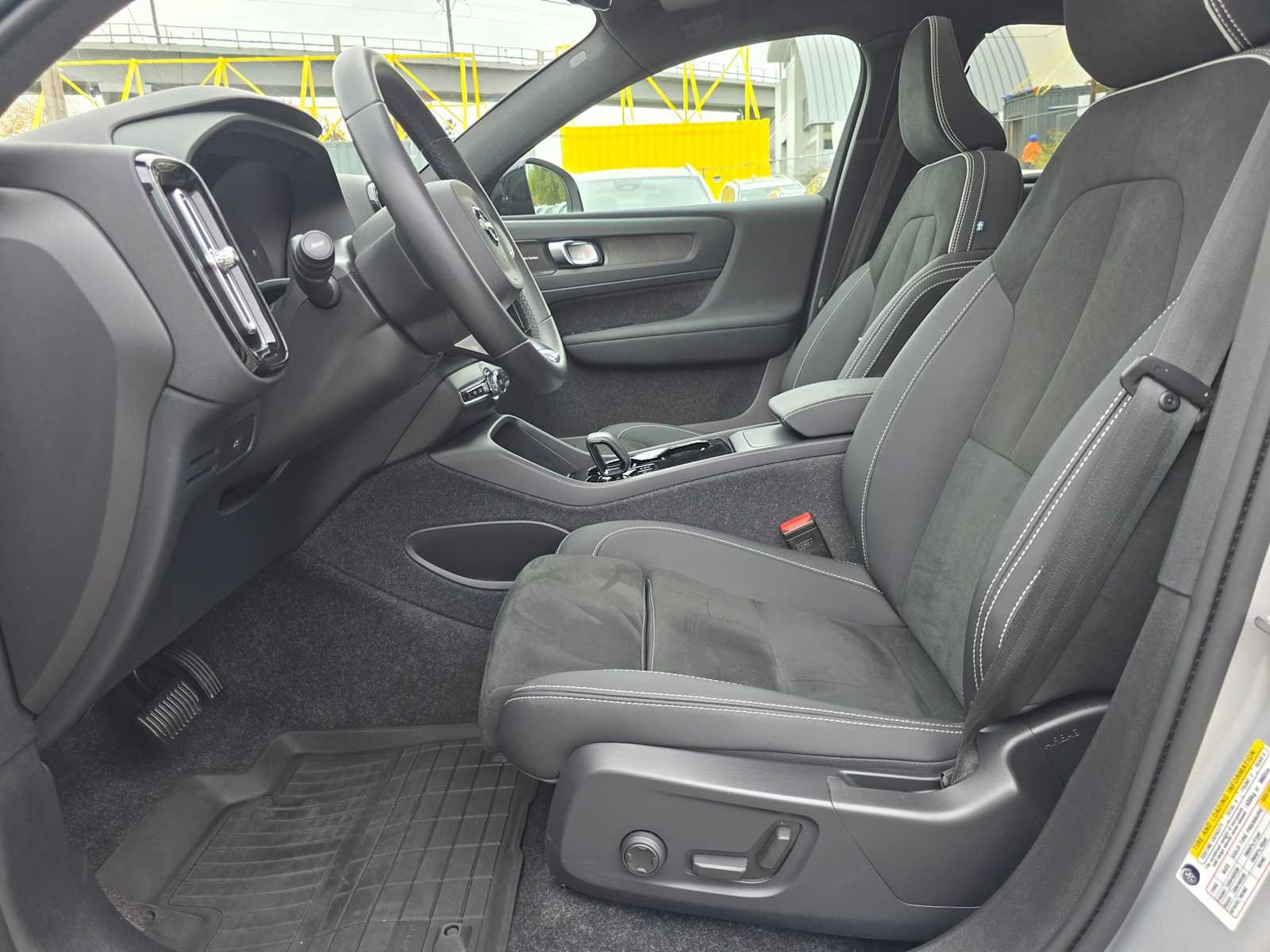 Certified 2023 Volvo C40 P8 Recharge Ultimate w/ Protection Package Premier AWD/4WD image 20