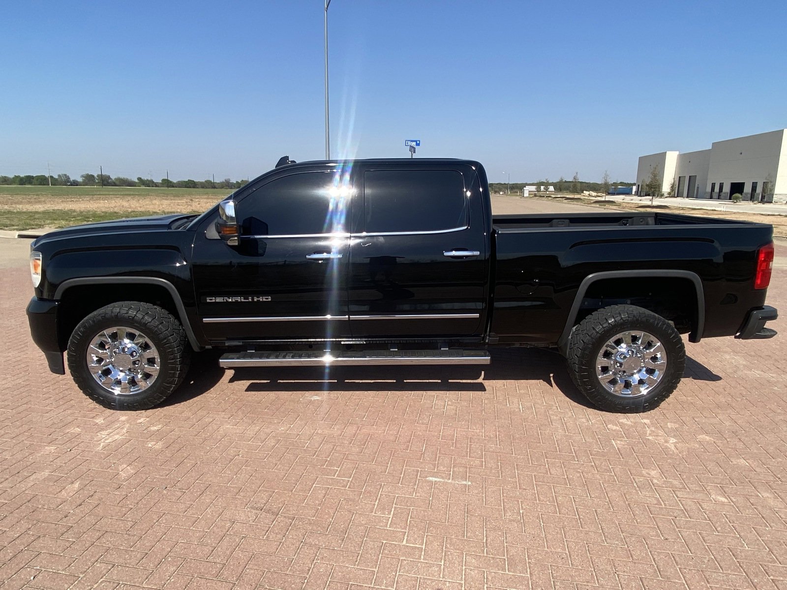 Used 2016 GMC Sierra 2500 Denali w/ Duramax Plus Package image 4