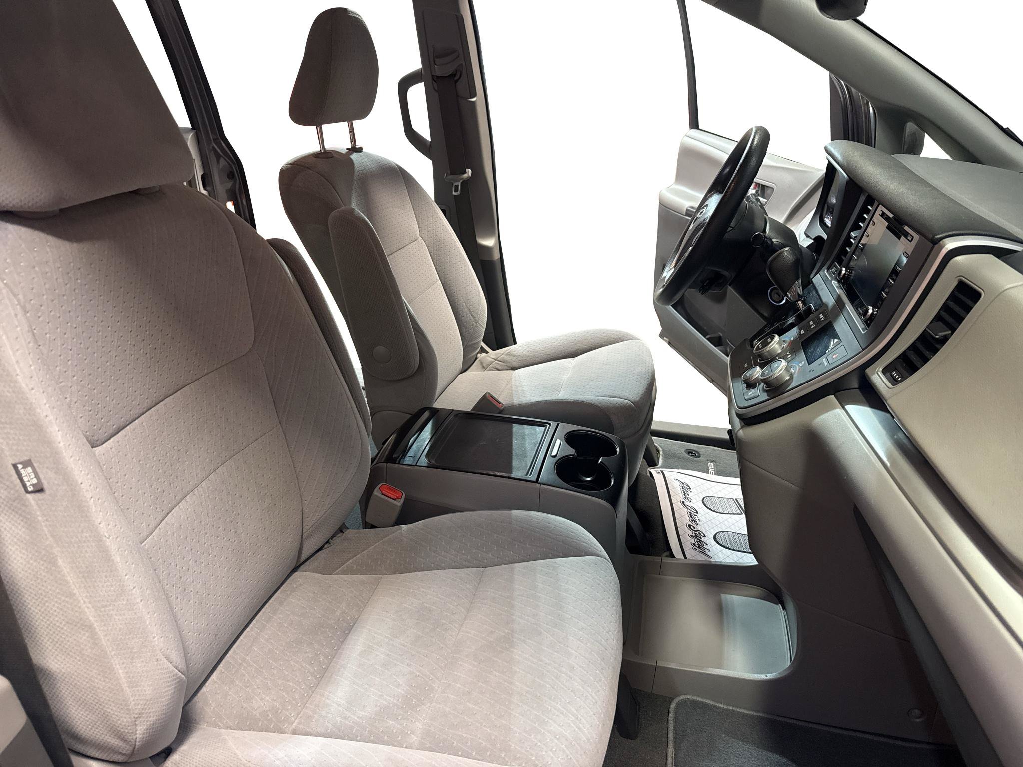 Used 2020 Toyota Sienna LE FWD image 22