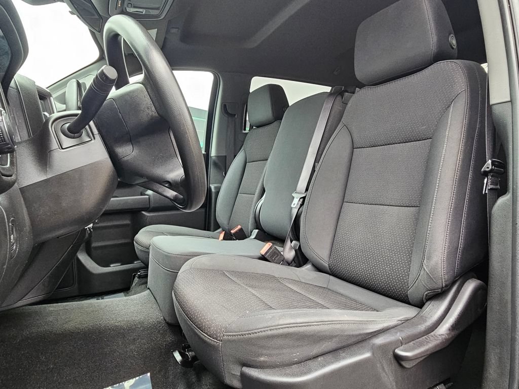 Used 2020 Chevrolet Silverado 1500 Custom w/ Custom Value Package AWD/4WD image 9