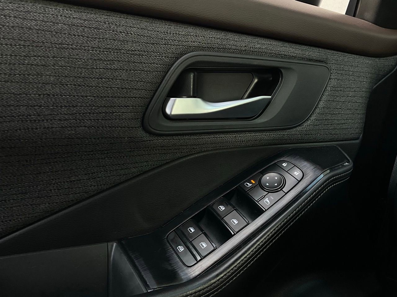 Used 2023 Nissan Rogue SV image 21