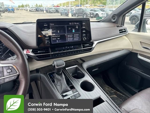 Used 2021 Toyota Sienna Platinum FWD image 9