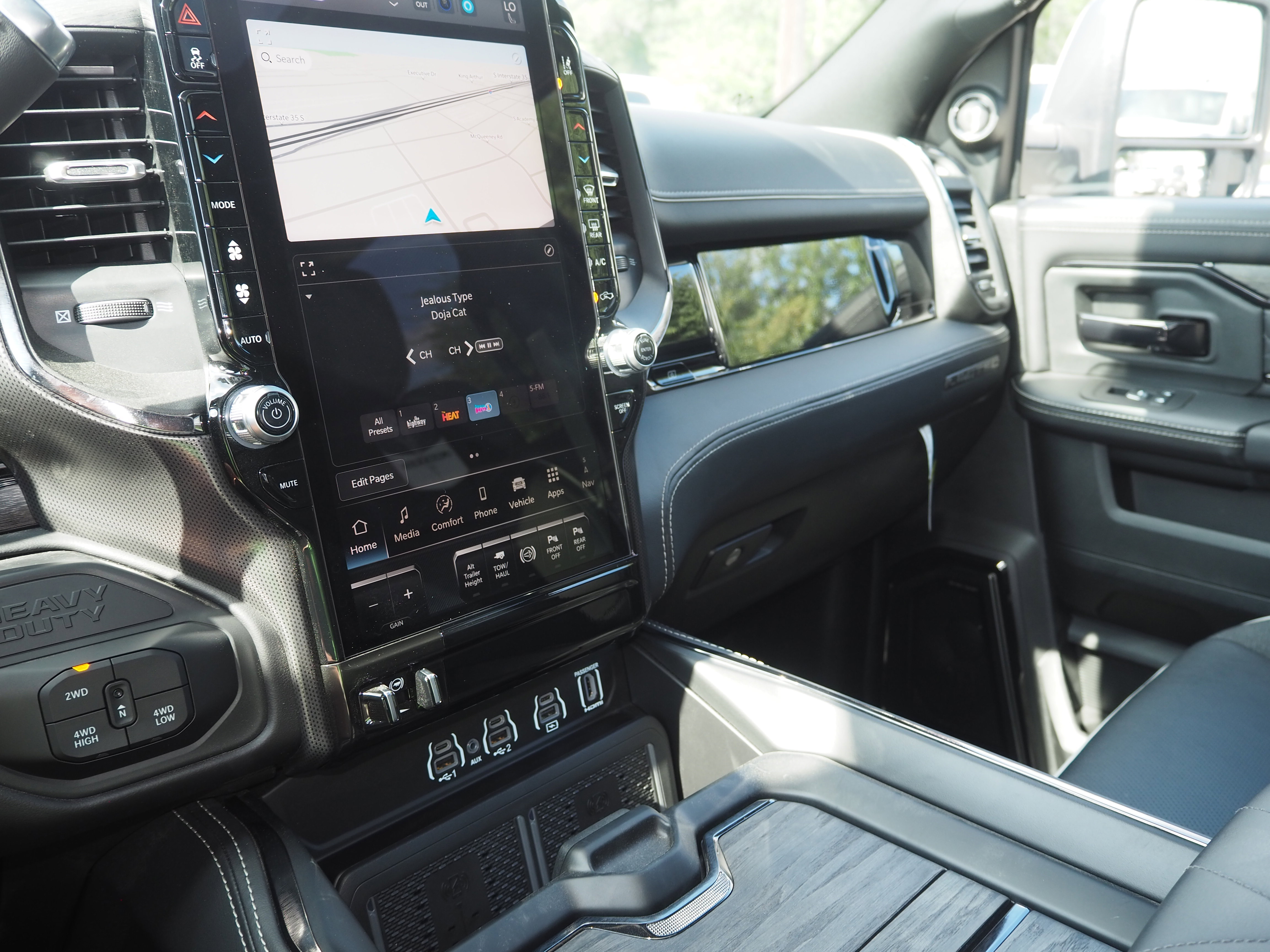 New 2025 RAM 3500 Limited image 18