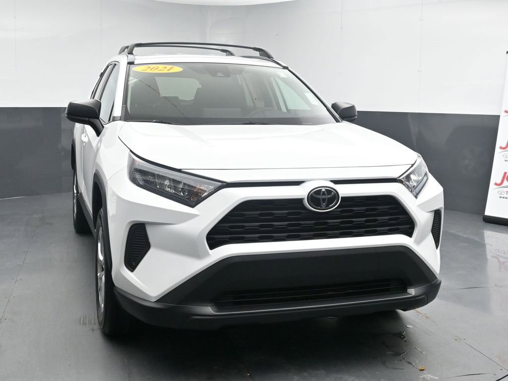 Used 2021 Toyota RAV4 LE image 3