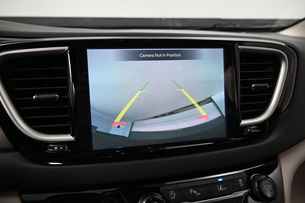 Used 2024 Chrysler Pacifica Touring-L FWD image 43