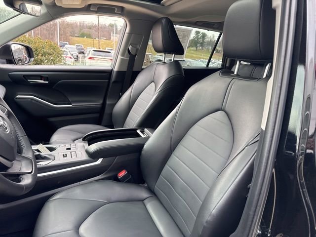 Used 2025 Toyota Highlander XLE image 27