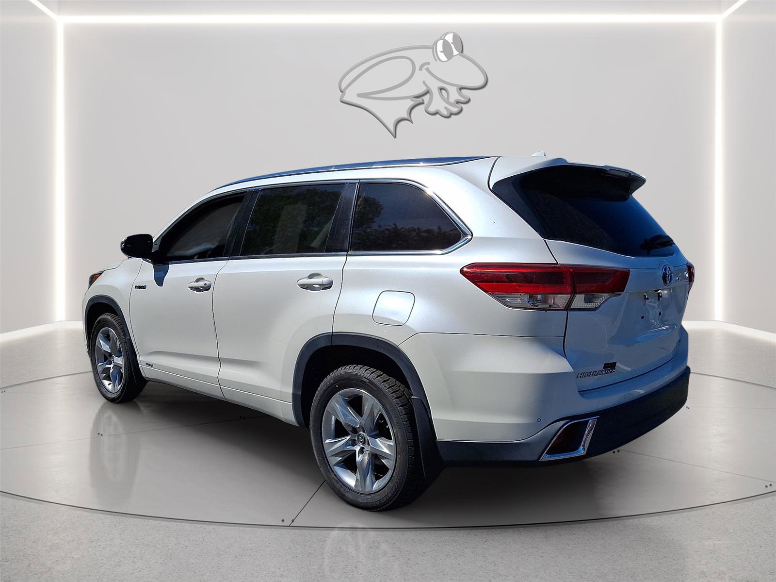 Used 2017 Toyota Highlander Limited AWD/4WD image 3