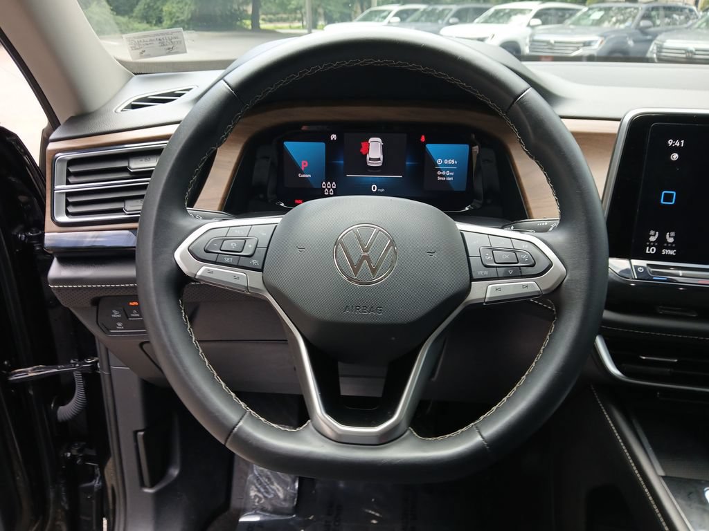 Used 2024 Volkswagen Atlas SE w/ Panoramic Sunroof Package AWD/4WD image 30