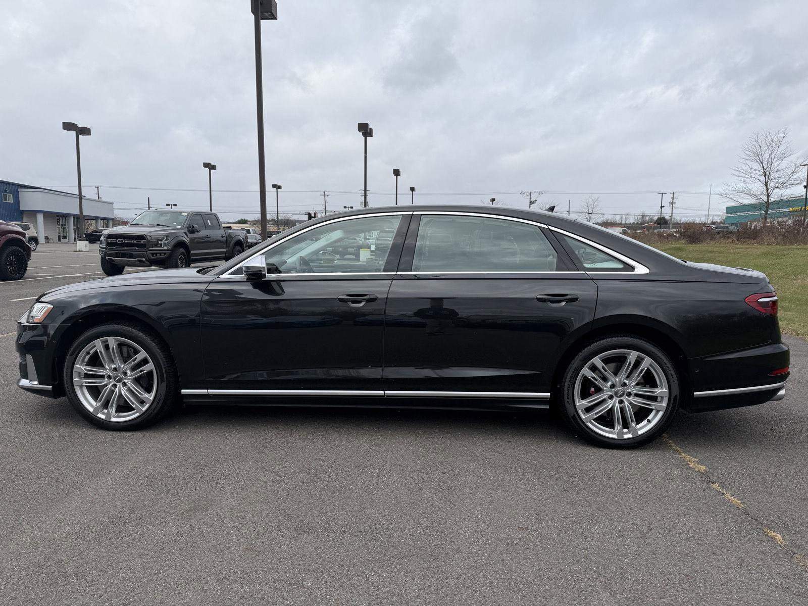Used 2020 Audi S8 L w/ S8 Executive Package image 3
