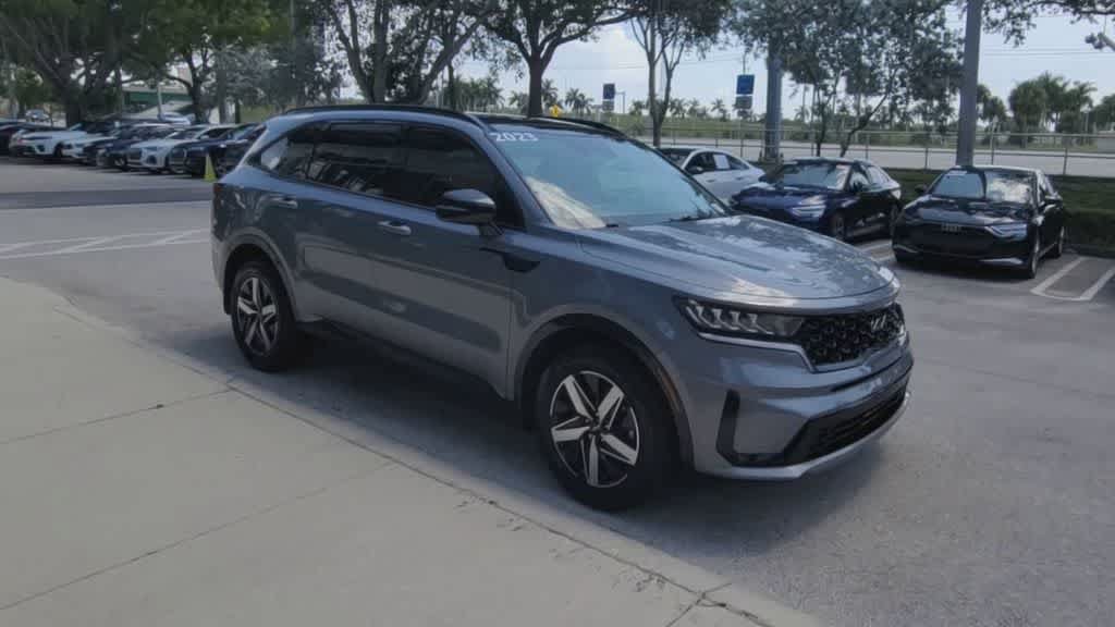 Used 2023 Kia Sorento S w/ Panoramic Sunroof Package FWD image 2