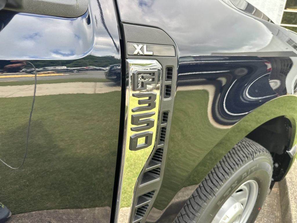 New 2025 Ford F350 XL w/ 360-Degree Camera Package RWD image 9