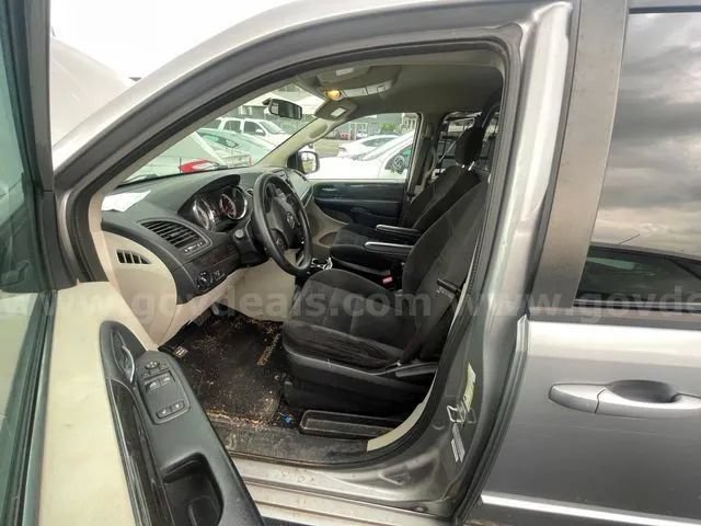 Used 2016 Dodge Grand Caravan SE w/ Quick Order Package 29E SE FWD image 11