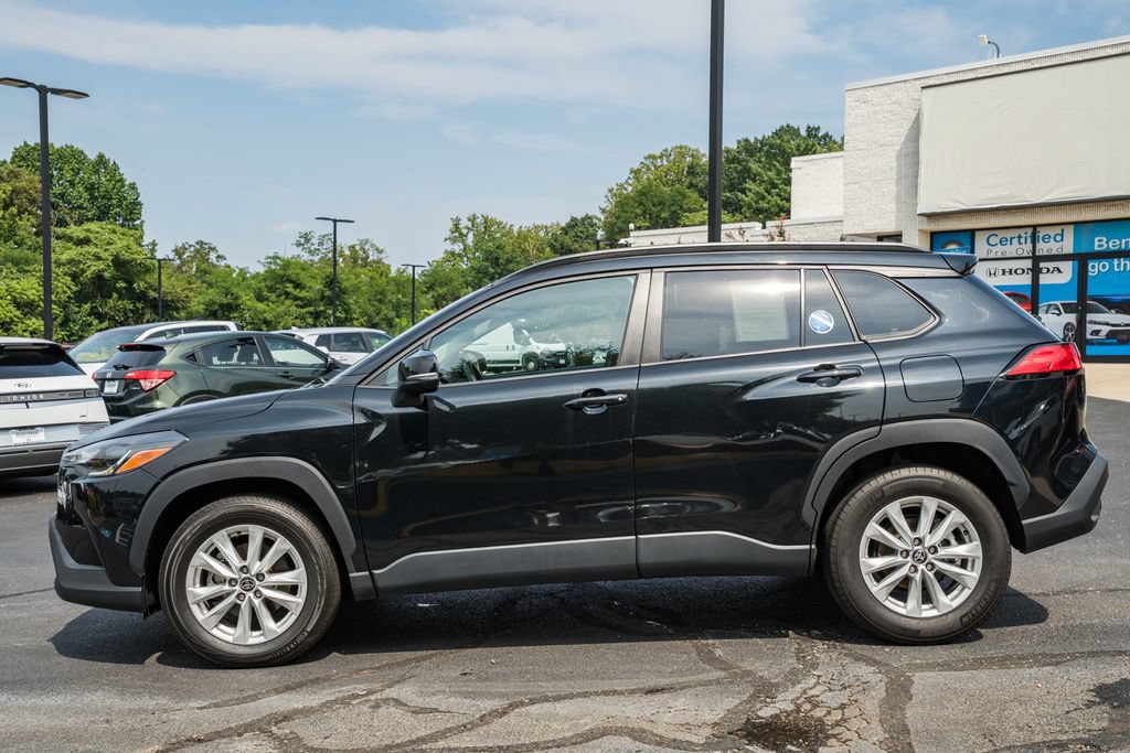 Used 2024 Toyota Corolla Cross LE AWD/4WD image 4
