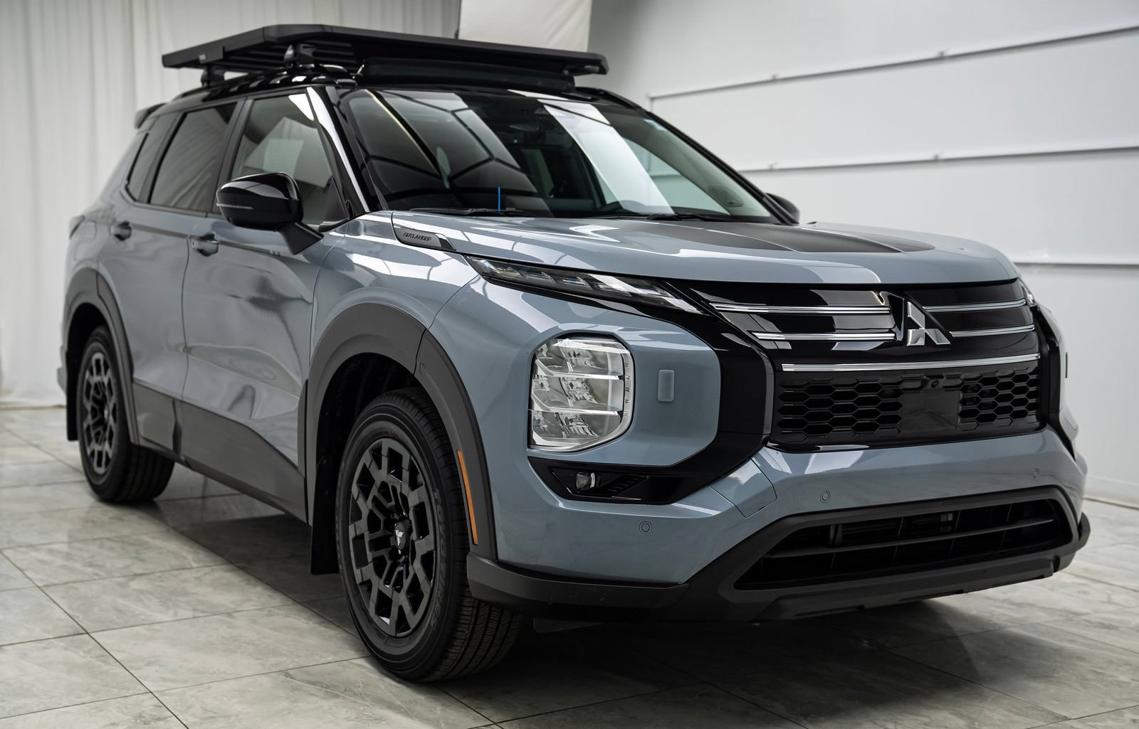 Used 2025 Mitsubishi Outlander AWD image 4