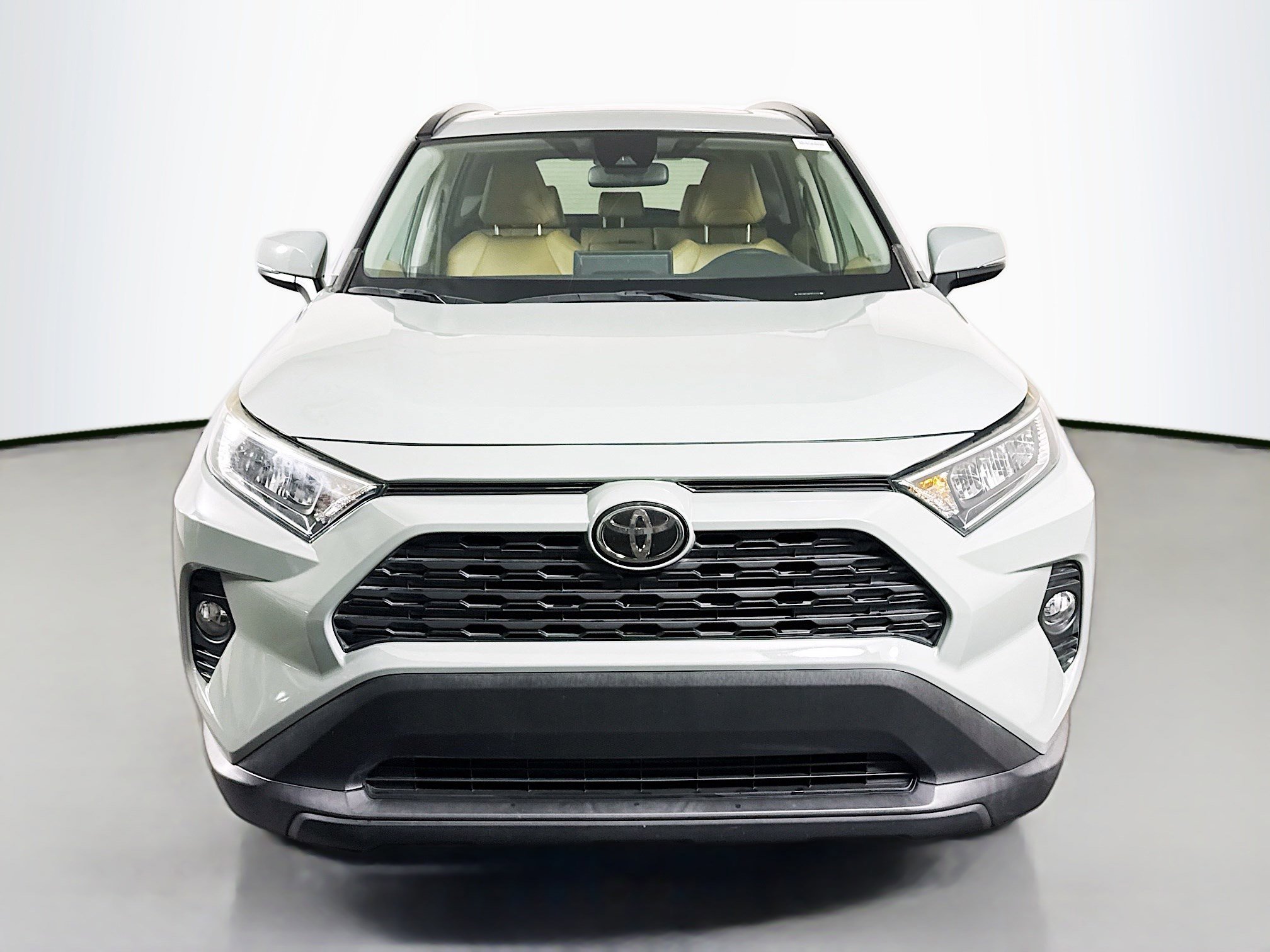 Used 2019 Toyota RAV4 XLE Premium image 2