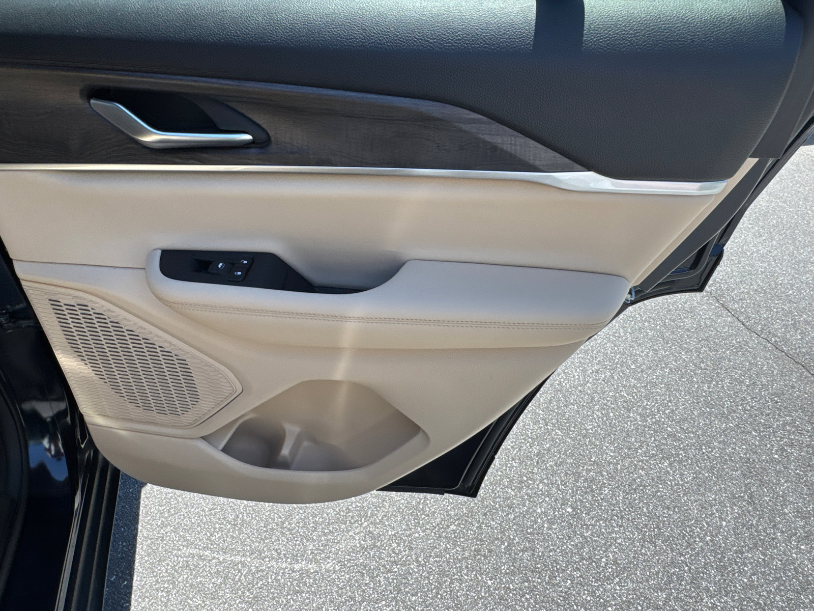 Used 2024 Jeep Grand Cherokee Limited image 19