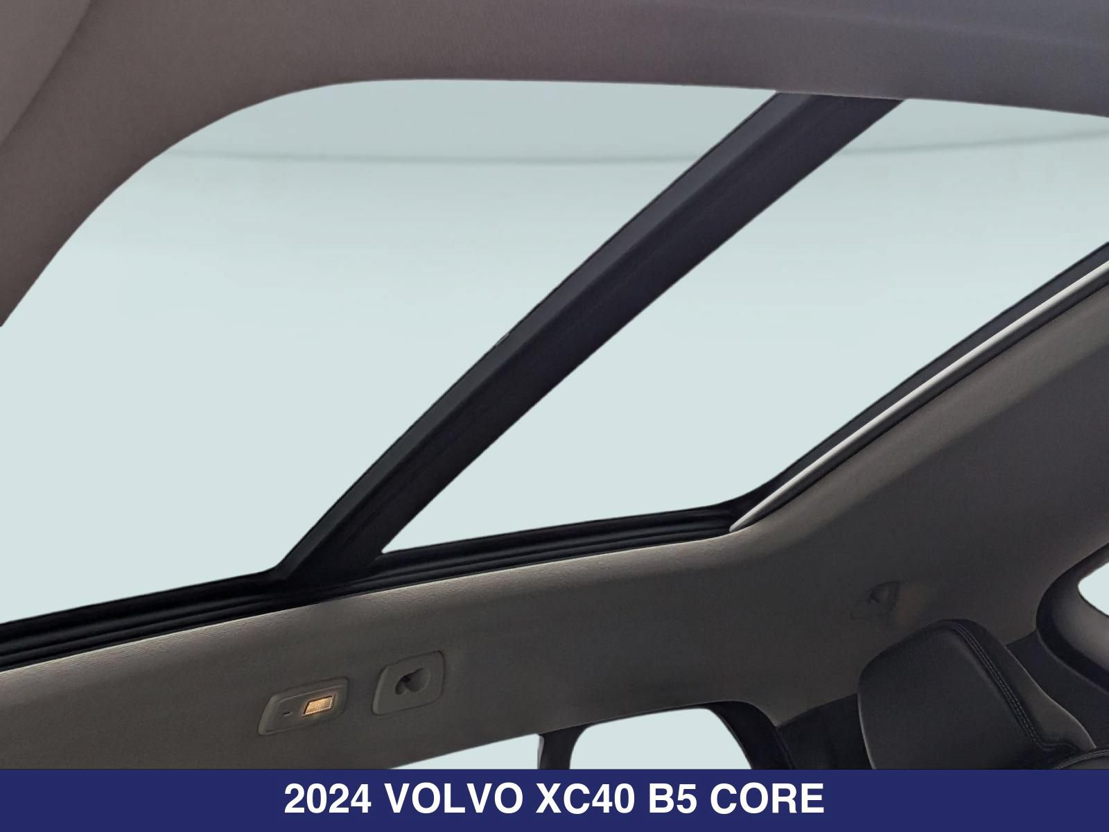 Used 2024 Volvo XC40 B5 Core AWD/4WD image 15