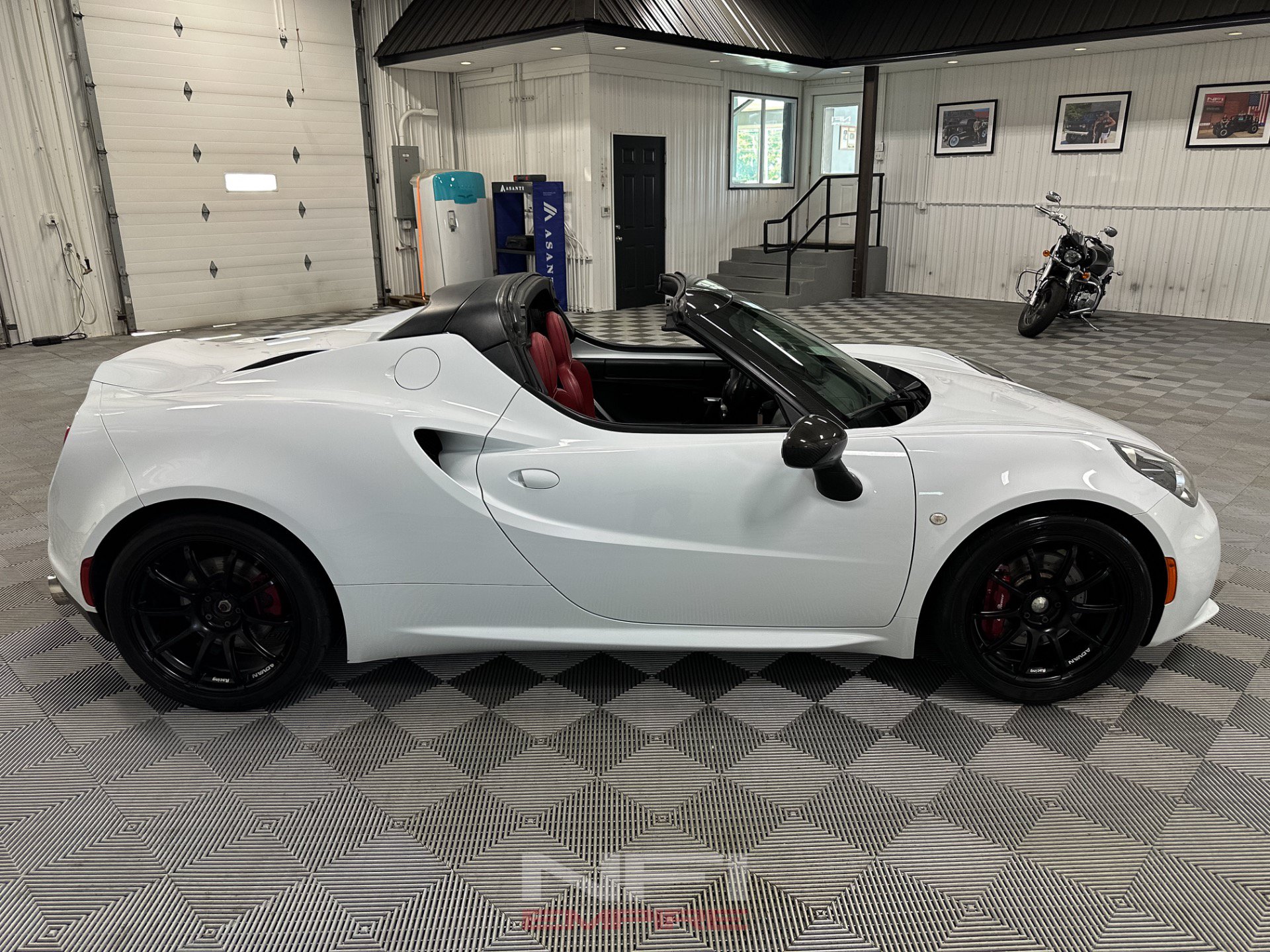Used 2016 Alfa Romeo 4C Spider w/ Spider Track Package 3 RWD image 12