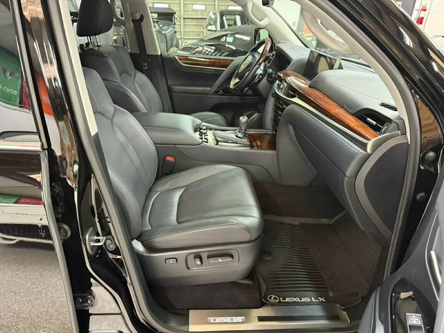 Used 2021 Lexus LX 570 4WD w/ Luxury Package image 26