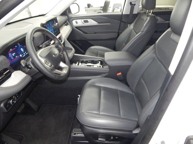 Used 2025 Ford Explorer Active w/ Active Comfort Package image 13