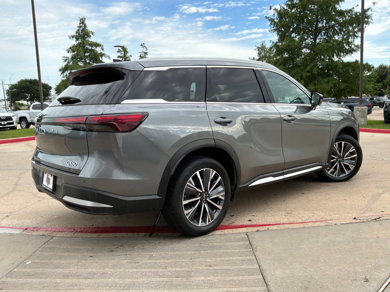 Used 2026 INFINITI QX60 Luxe FWD image 6