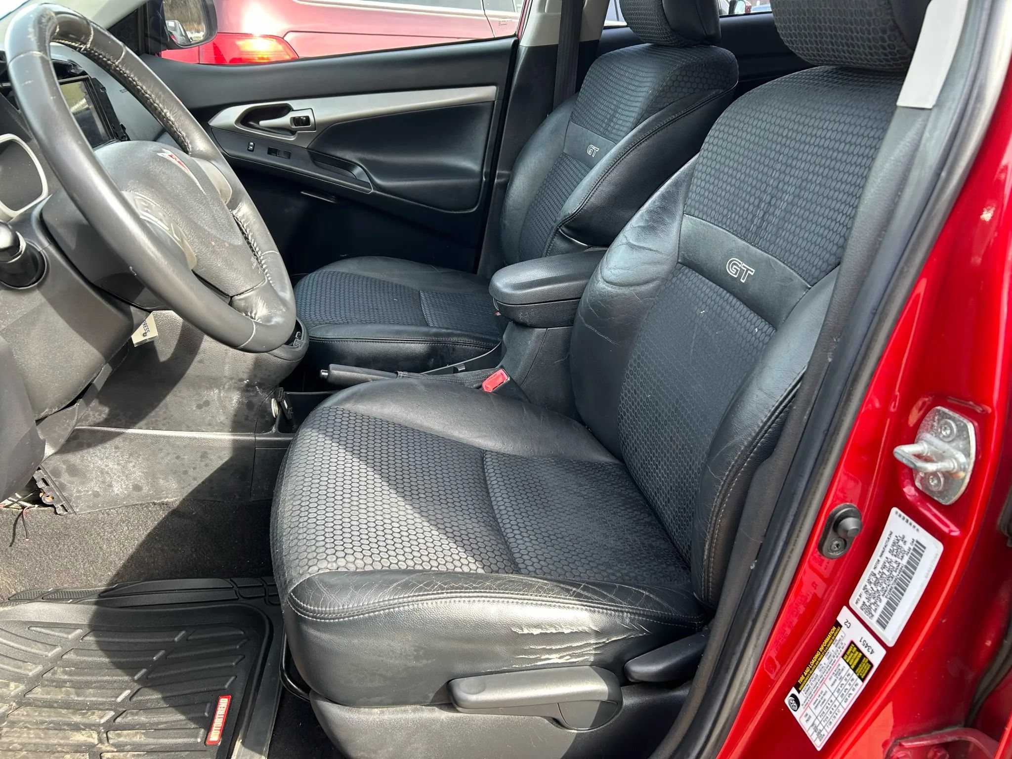 Used 2009 Pontiac Vibe GT FWD image 4