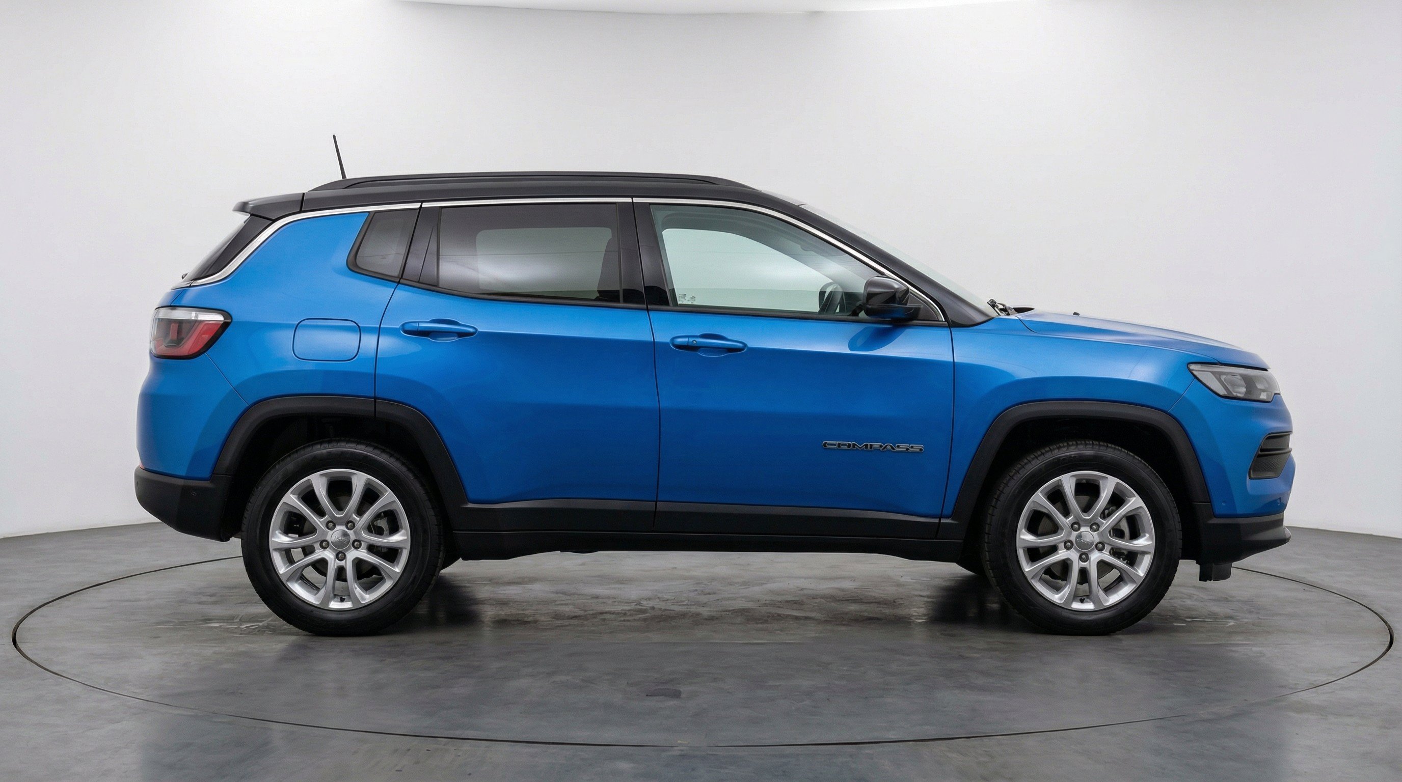 Used 2025 Jeep Compass Limited AWD/4WD image 11