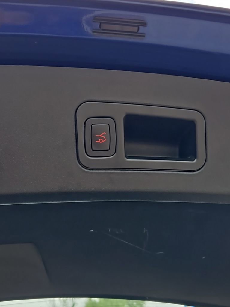 Used 2015 Tesla Model S 85D image 25