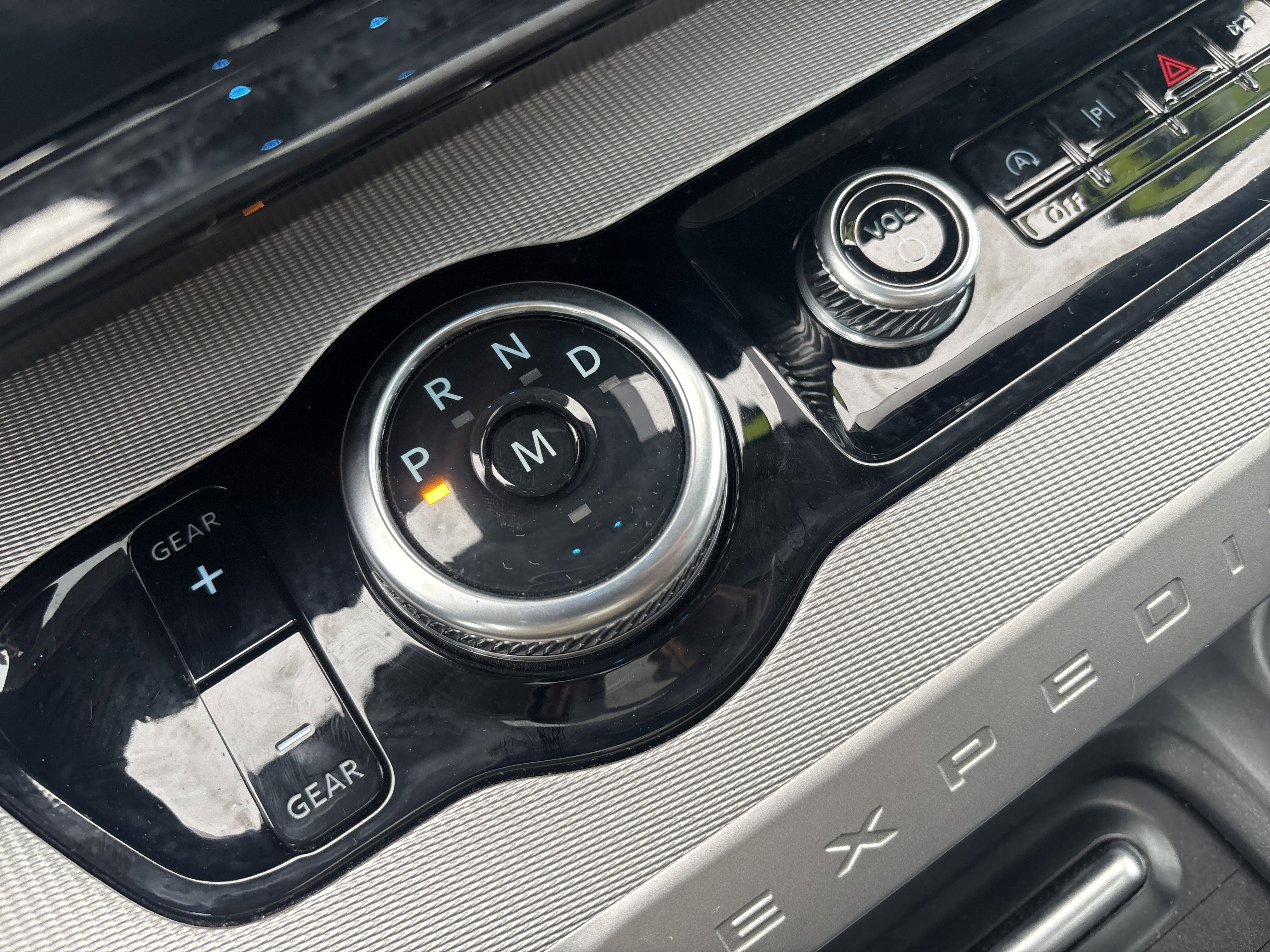 Used 2025 Ford Expedition Active image 24