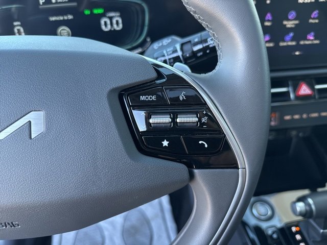 Certified 2024 Kia Niro EX Touring image 16