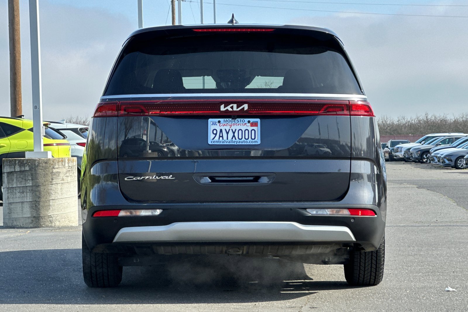 Used 2022 Kia Carnival LX image 5