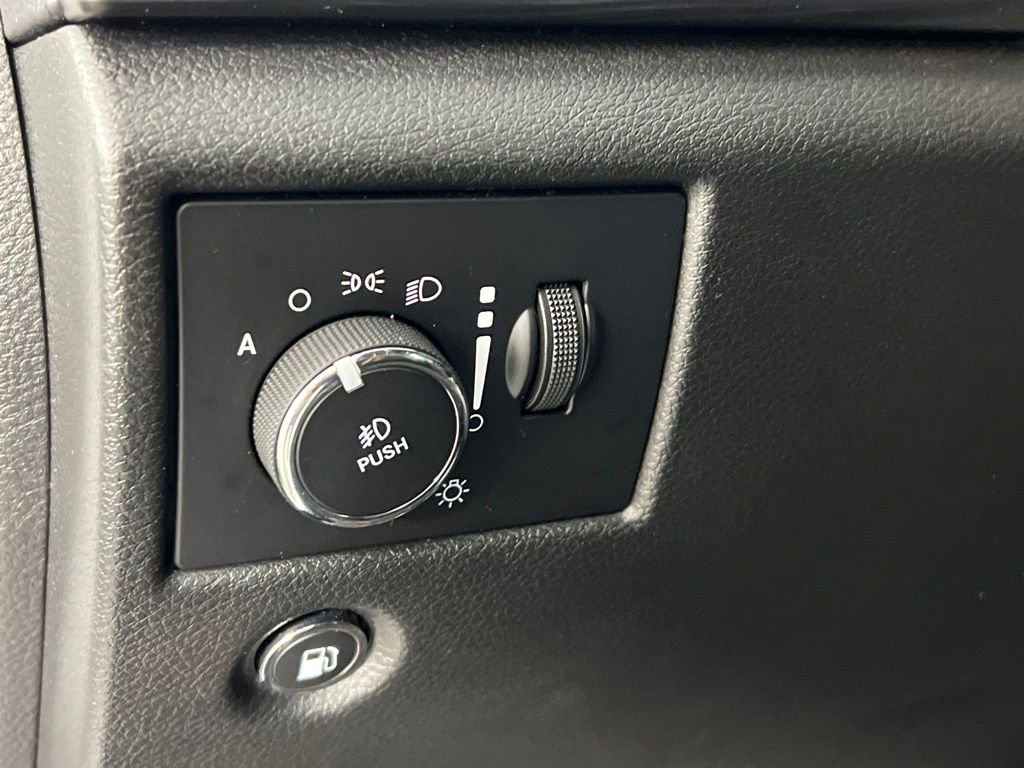 Used 2021 Jeep Grand Cherokee Laredo X image 62