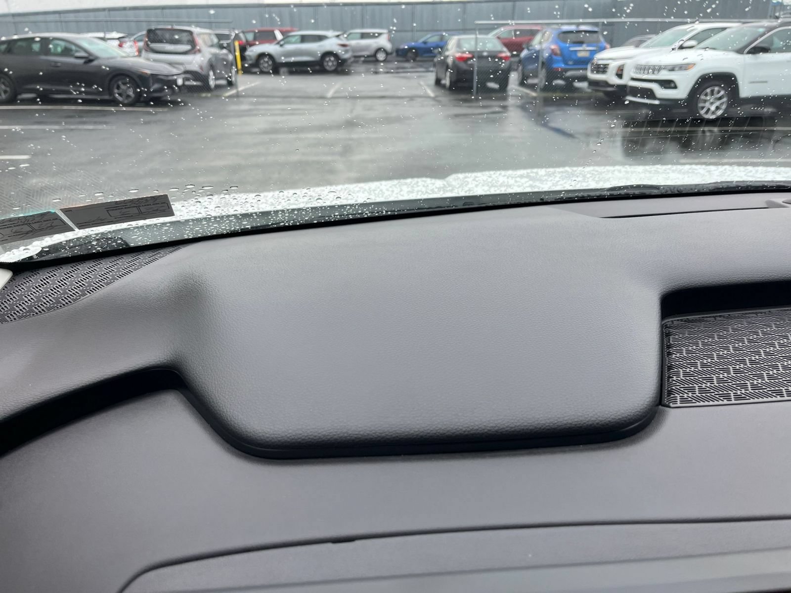 Used 2026 Kia Carnival FWD image 36