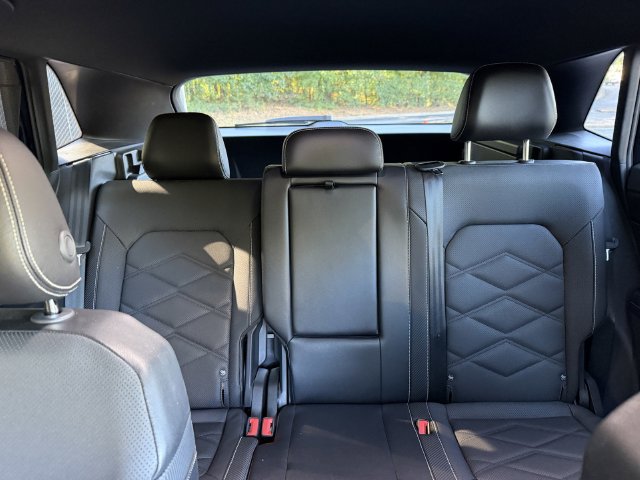 Used 2024 Volkswagen Atlas Cross Sport SE FWD image 39