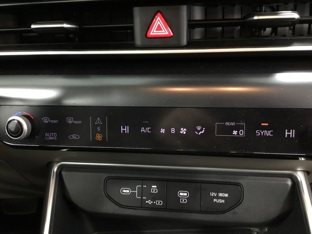 Used 2025 Kia Carnival image 30