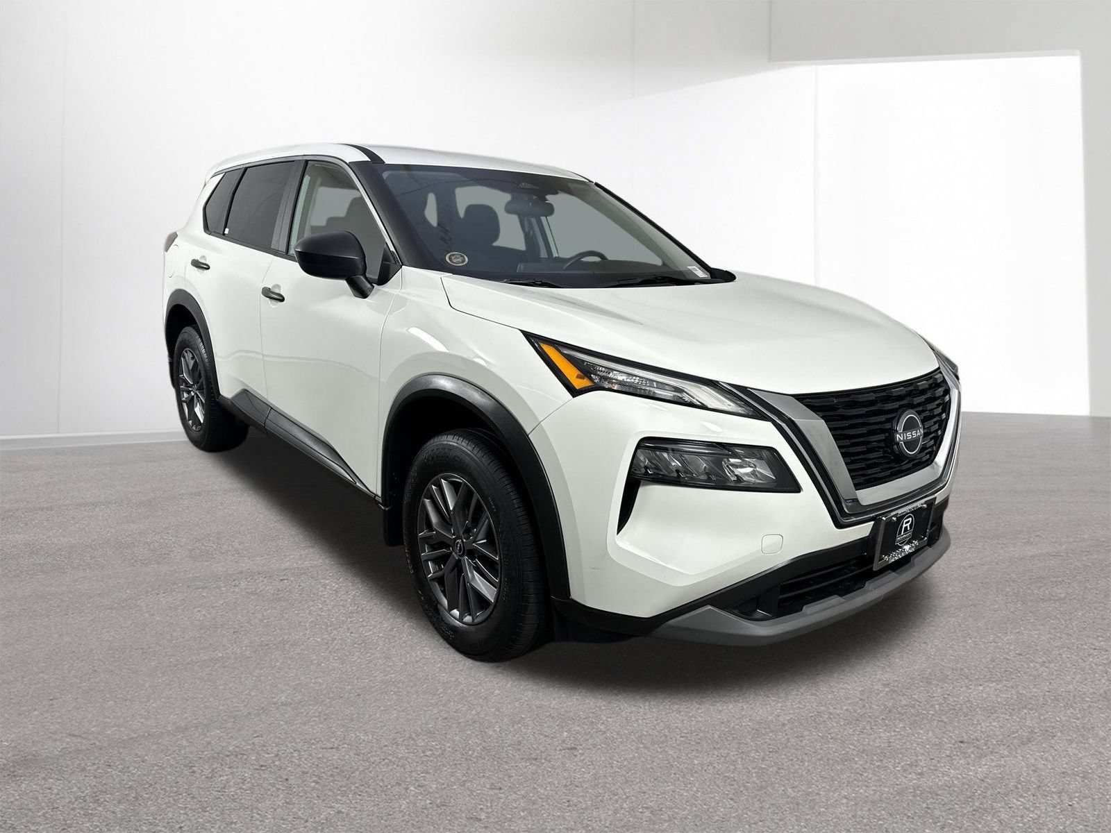 Used 2023 Nissan Rogue S AWD/4WD image 3