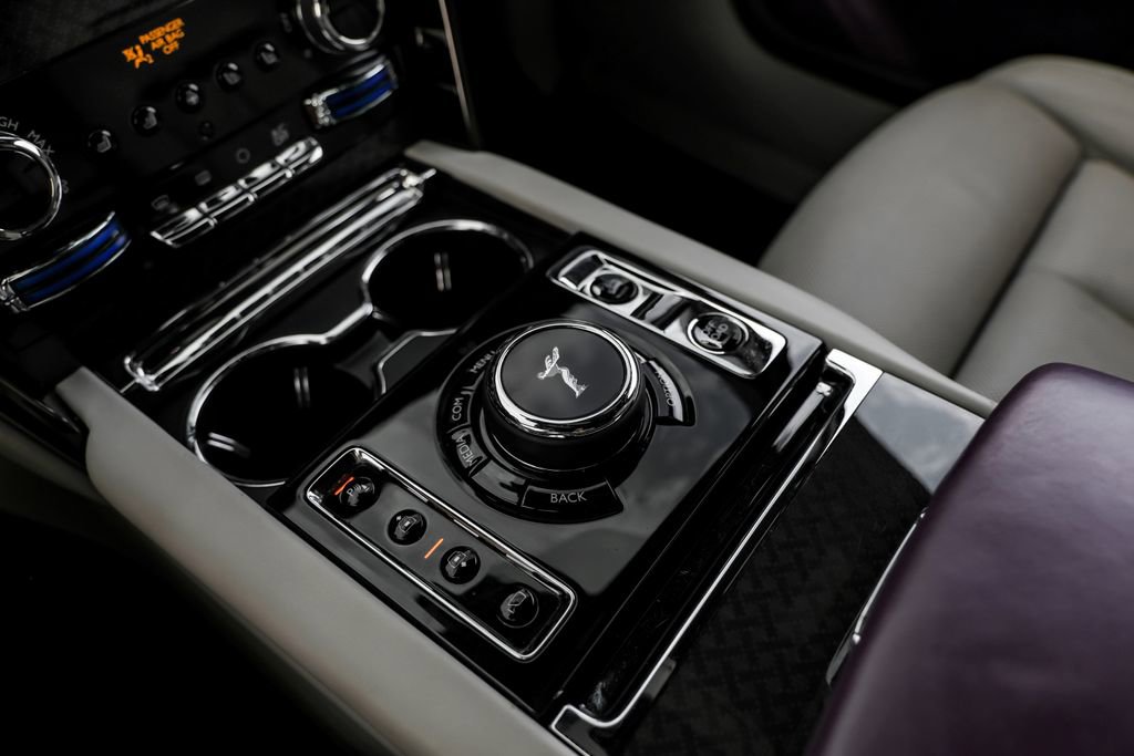 Used 2022 Rolls-Royce Cullinan Black Badge image 23