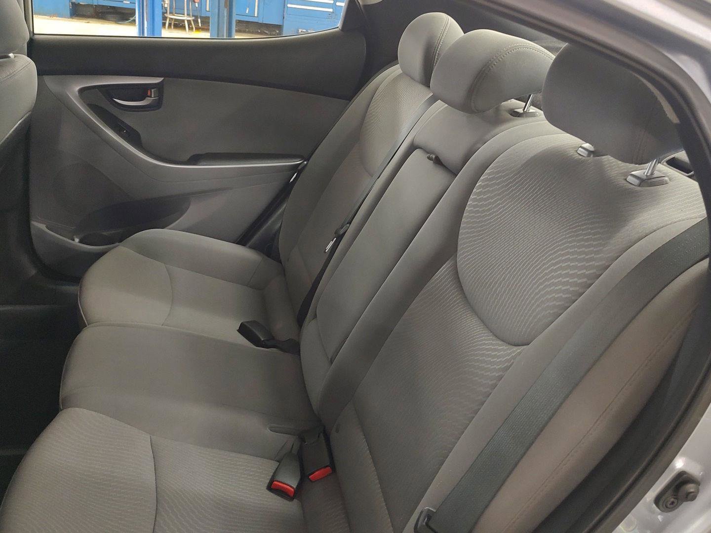 Used 2015 Hyundai Elantra SE w/ Option Group 02 image 17