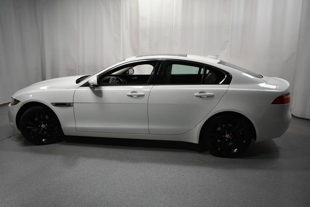 Used 2017 Jaguar XE Premium AWD/4WD image 10