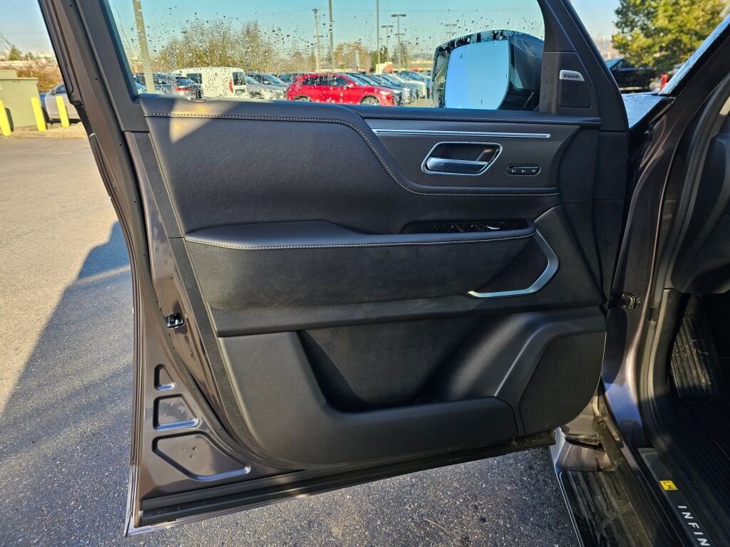 New 2025 INFINITI QX80 Luxe image 24