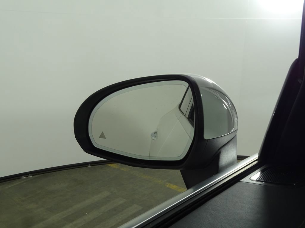 Used 2024 Mercedes-Benz GLC 300 image 41