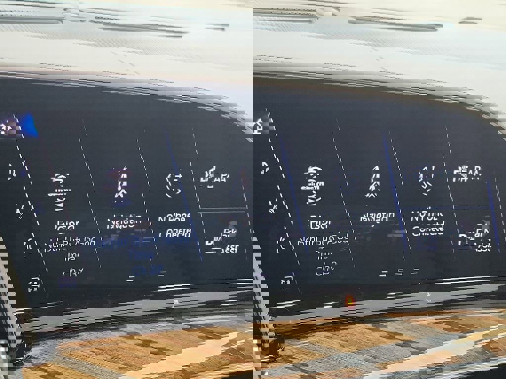 Certified 2022 Cadillac Escalade Premium Luxury Platinum image 31