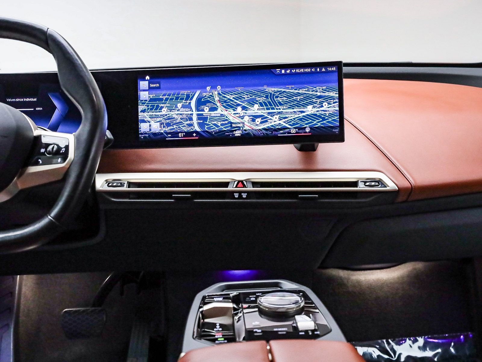 Used 2023 BMW iX xDrive50 w/ Sport Package image 14