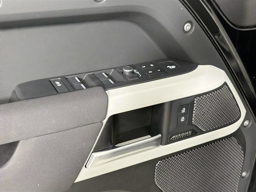 Used 2023 Land Rover Defender 110 X-Dynamic SE AWD/4WD image 18