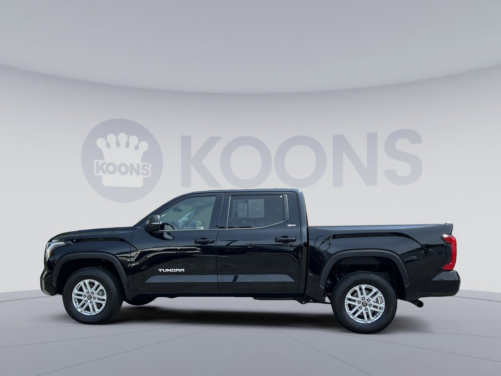 Used 2023 Toyota Tundra SR5 w/ SR5 Premium Package AWD/4WD image 11