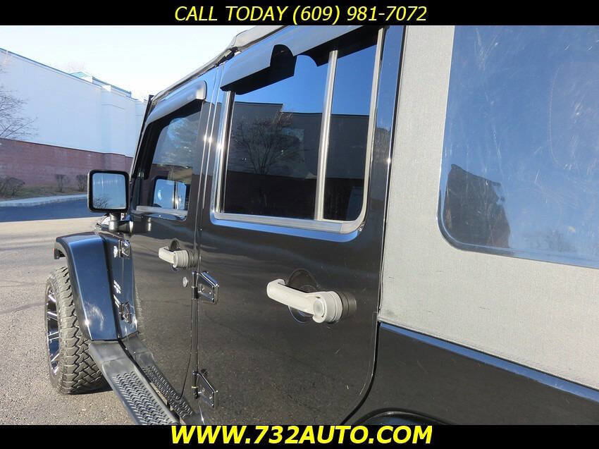 Used 2014 Jeep Wrangler Unlimited Sahara image 27