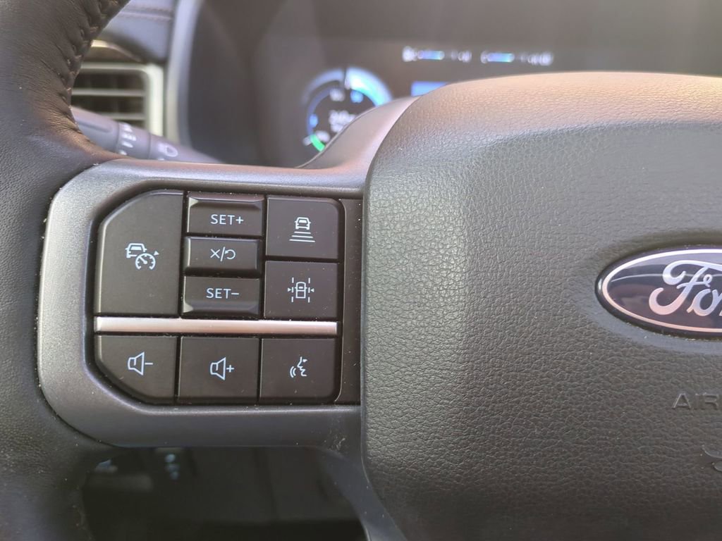 Used 2024 Ford F150 Lightning Lariat image 32