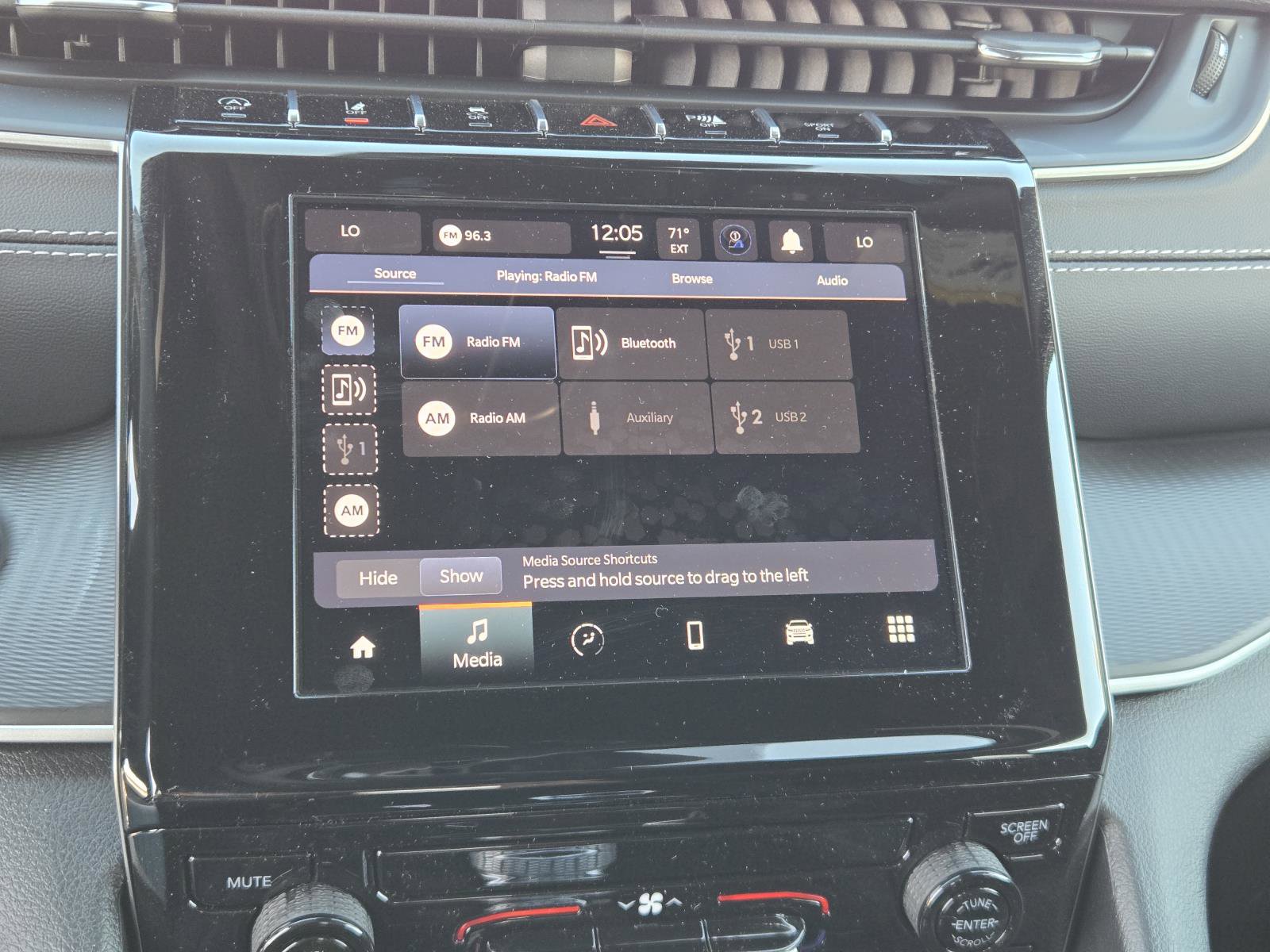 Used 2025 Jeep Grand Cherokee Laredo X image 10