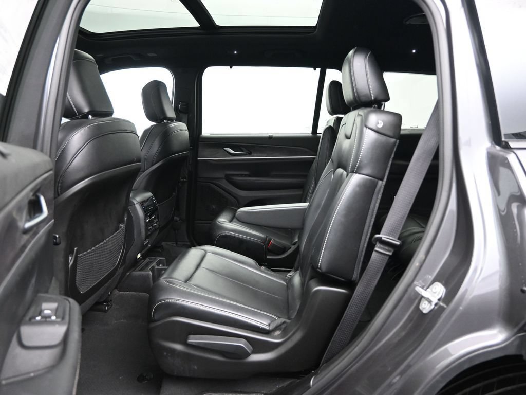Used 2024 Jeep Grand Cherokee L Limited w/ Luxury Tech Group II AWD/4WD image 27