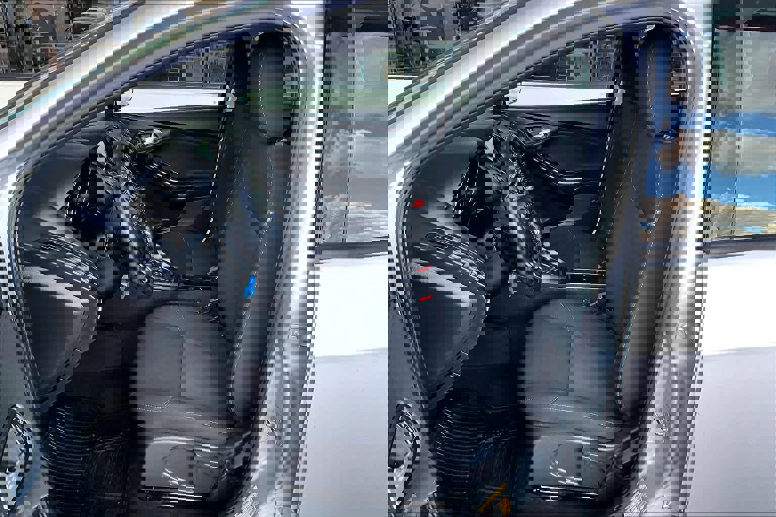 Used 2017 Ford Focus SEL w/ Cold Weather Package image 10